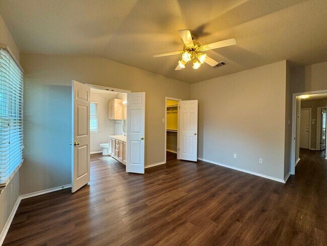 Building Photo - 1508 Highland Dr