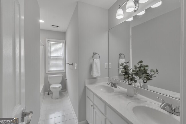 Building Photo - 3633 Elinburg Cove Trail NE