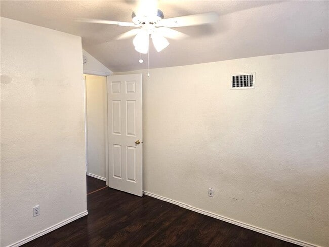 Building Photo - 1600 Hollow Tree Blvd