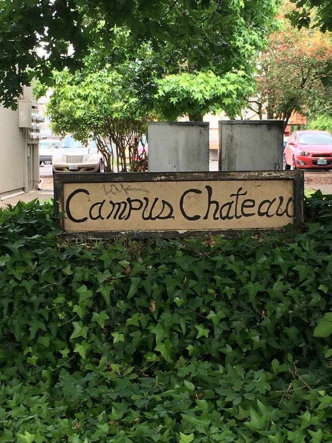 Building Photo - (CAM 9)  Very Nice Large 1 bed Apt - Close to U of O