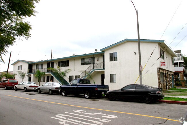 Primary Photo - 1090 Walnut Ave