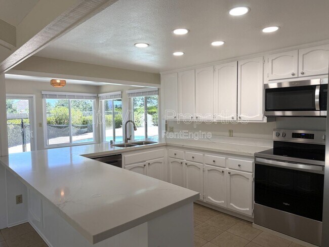 Building Photo - 12480 Escala Ln