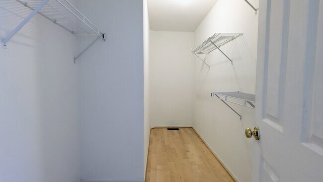 Building Photo - 1910 Avalon Dr