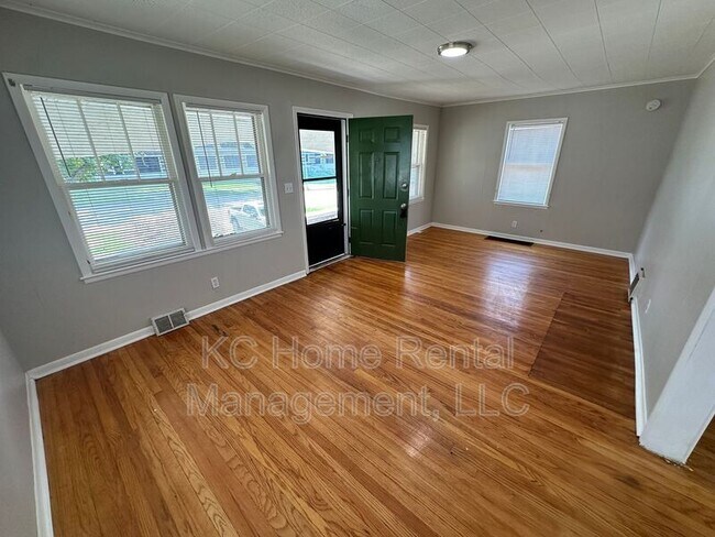 Building Photo - 402 Van Brunt Blvd