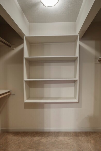 Building Photo - 14481 N Kings Way