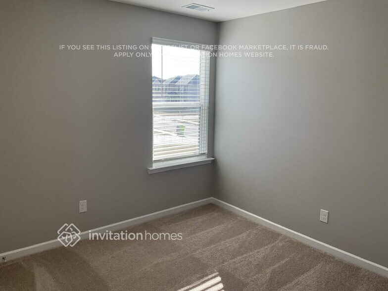 Building Photo - 528 Almere Dr