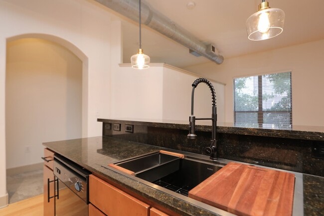 Building Photo - 1901 Post Oak Blvd