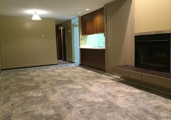Building Photo - 3136 Tyndall Dr