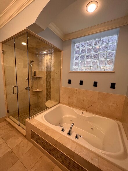 Building Photo - 2042 N Racine Ave