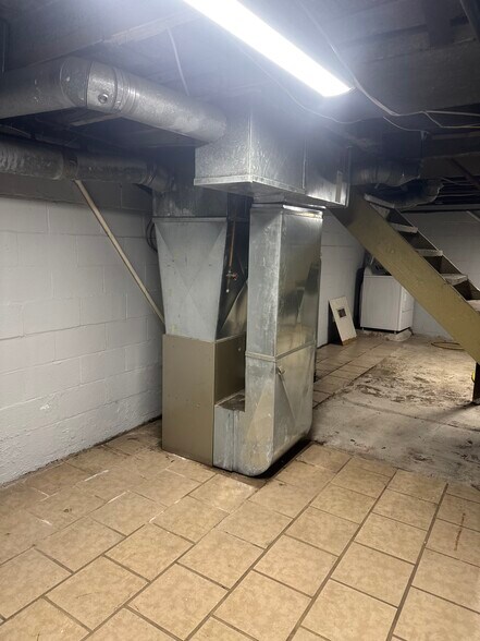 Building Photo - 54 Rebecca St