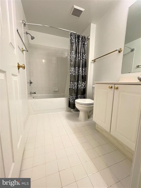 Building Photo - 1641 International Dr