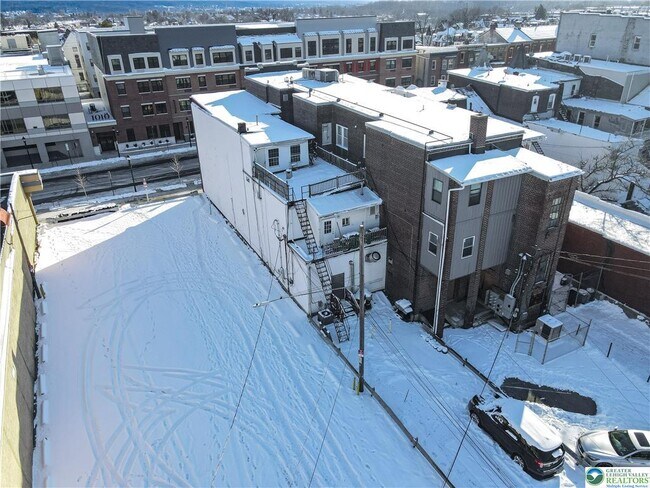 Building Photo - 1015 Hamilton St