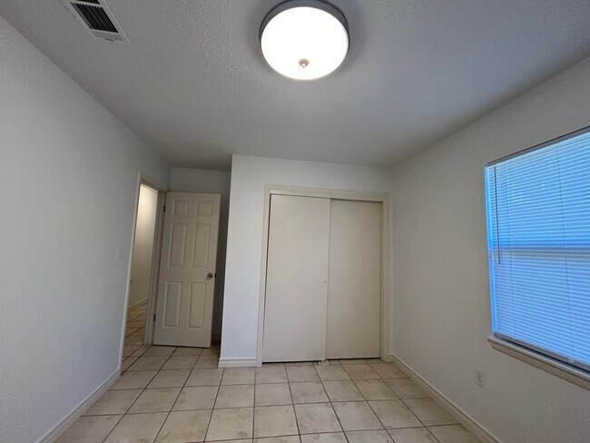 Building Photo - 107 Lea Pl