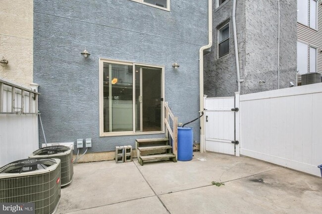 Building Photo - 1644 N 2nd St