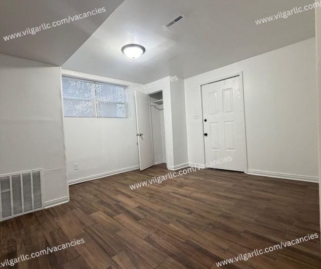 Building Photo - 700 E 20th Ave