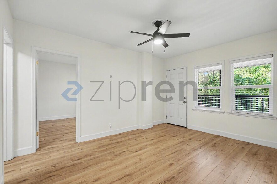 Building Photo - Unit
