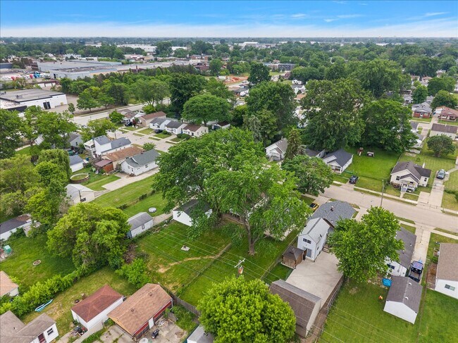 Building Photo - 11259 Chapp Ave