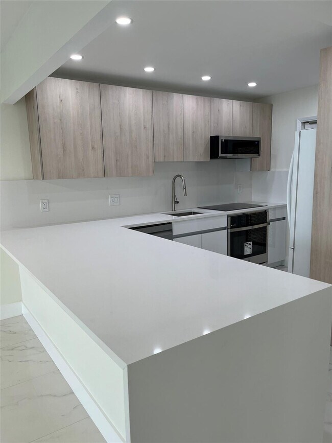 Building Photo - 3150 N Course Ln