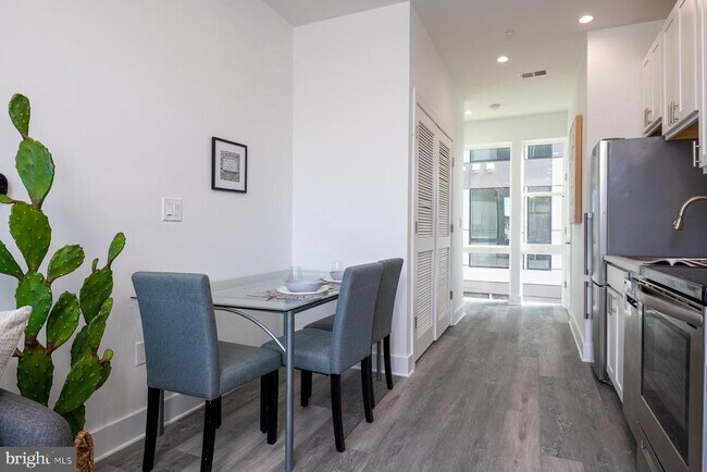 Building Photo - 818 Bladensburg Rd NE