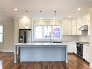 Building Photo - 43 Mansfield St