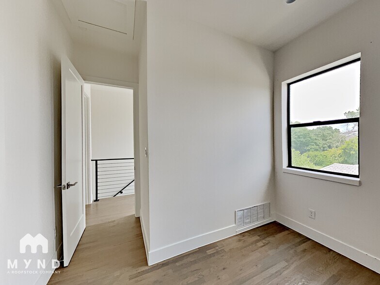 Building Photo - 4515 Cabell Dr