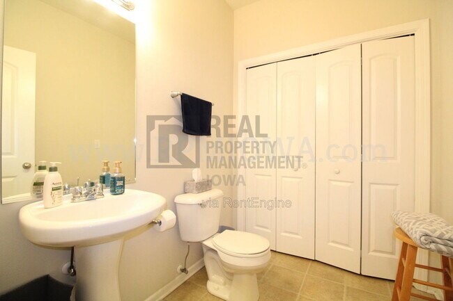 Building Photo - 1617 SW White Birch Cir