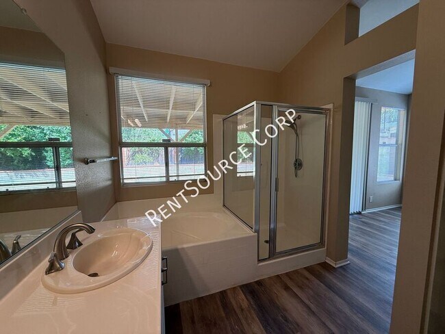 Building Photo - 38758 Almador Ct