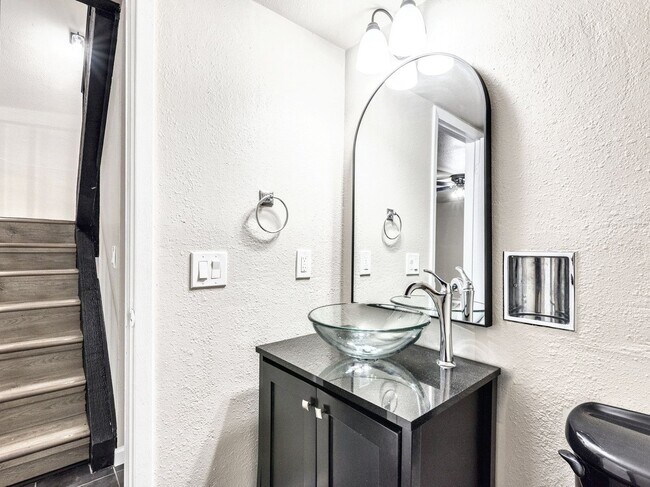 Building Photo - Contemporary 3/BR 1.5/BA Home with Updated...