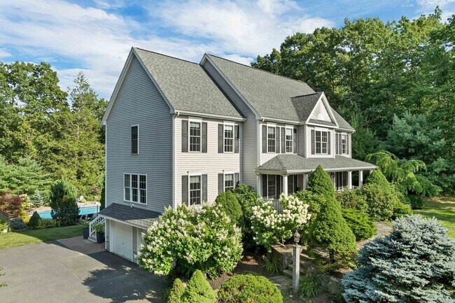 Building Photo - 8 Hemlock Ln