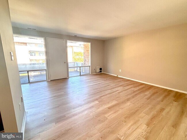 Building Photo - 546 Wilson Bridge Dr