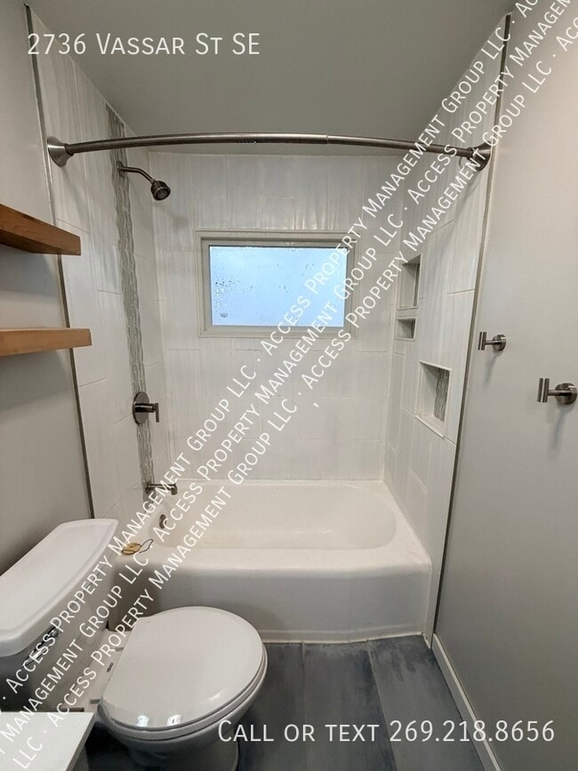 Building Photo - 2736 Vassar Dr SE