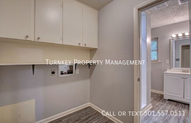 Building Photo - 6806 Brookview Dr