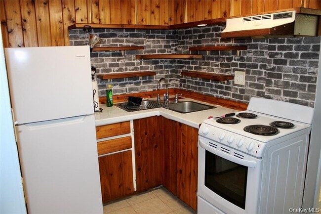 Building Photo - 24 Chestnut Ln