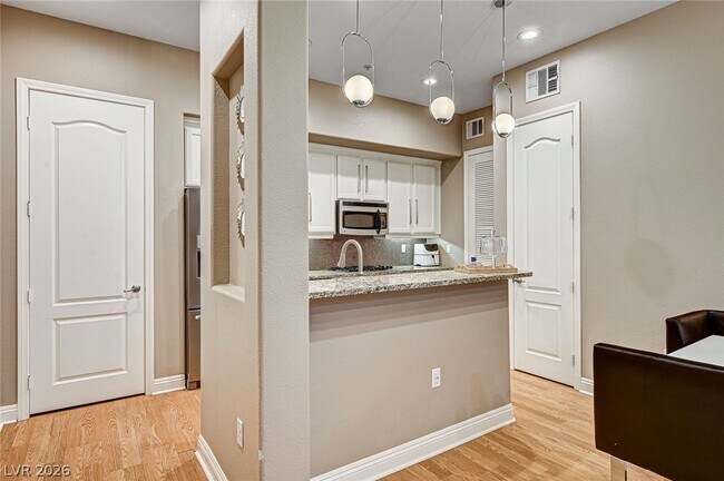 Building Photo - 56 E Serene Ave