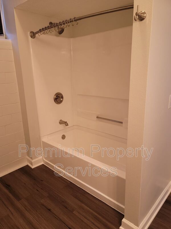 Building Photo - 2208 8th St