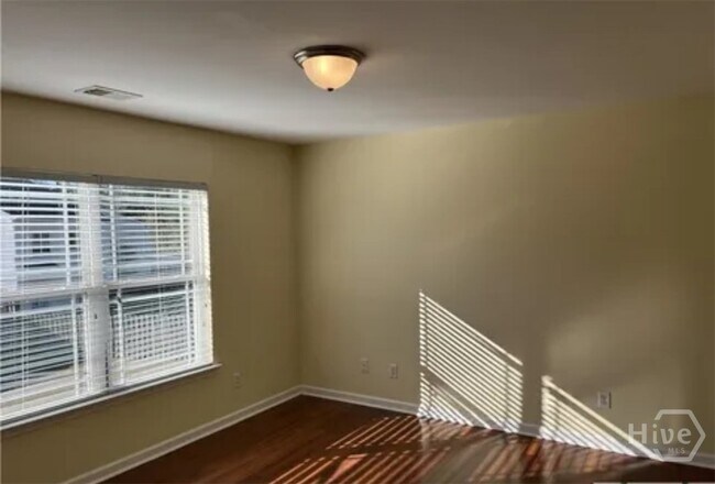 Building Photo - 5 Moss Creek Ct