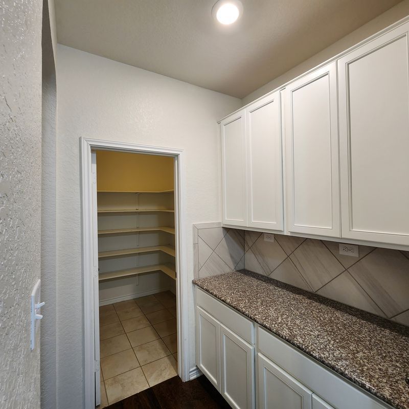 Building Photo - 330 Anchor