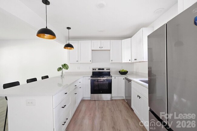 Building Photo - 6126 Amberly Ln