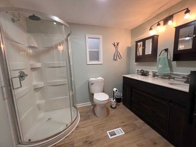 Building Photo - The absolute cutest rental you'll see - 2/2 mobile home in Davie 55+ community