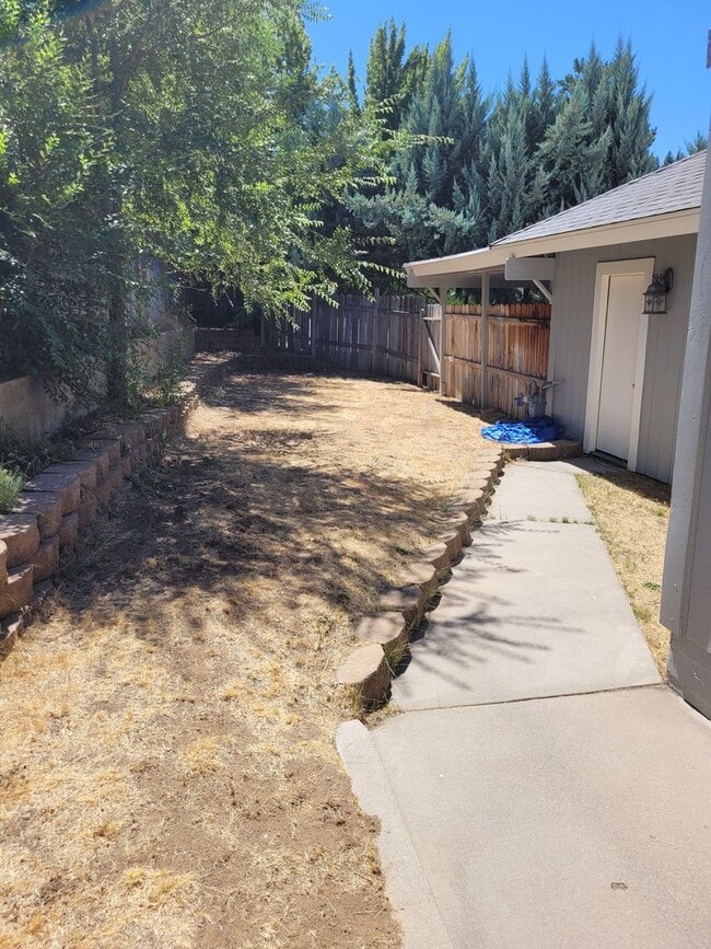 Building Photo - Beautiful 4BR/3Ba Home in Susanville CA  3420 Sq Feet