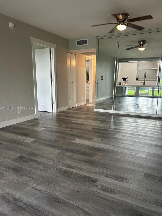 Building Photo - 9450 Poinciana Pl