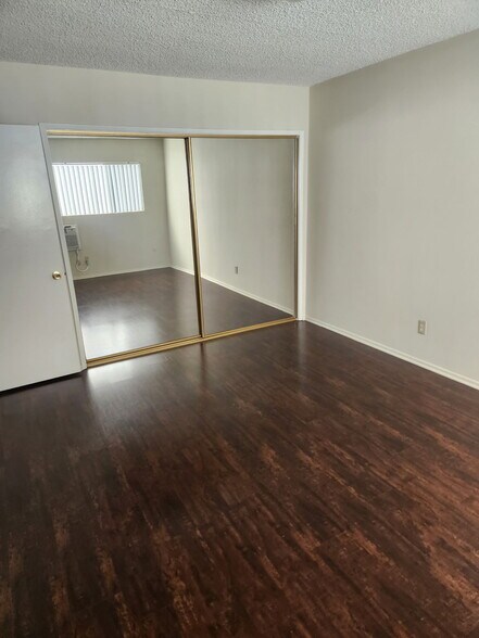 Building Photo - 1326 N Central Ave