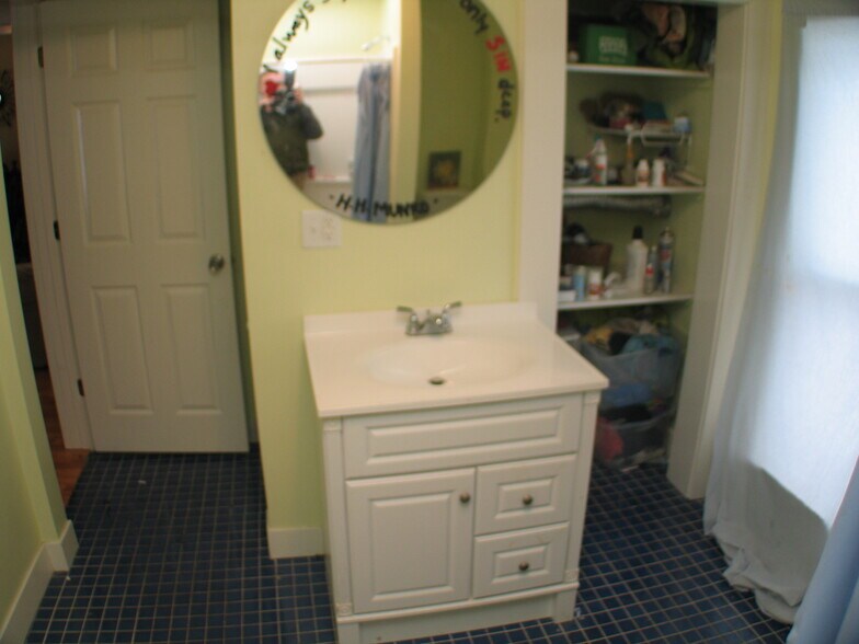 Building Photo - 737 Village St