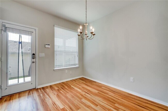 Building Photo - 413 N Heatherwilde Blvd