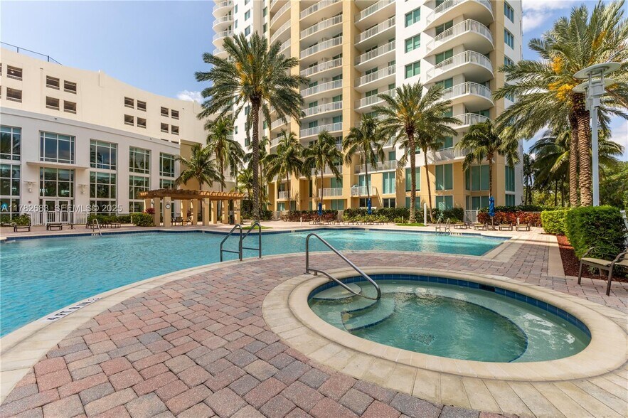 Building Photo - 1745 E Hallandale Beach Blvd