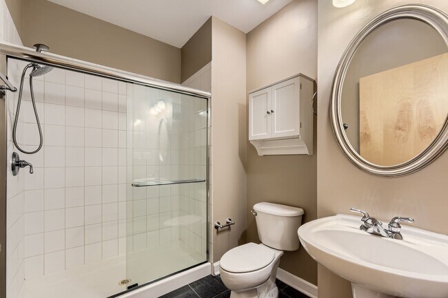 Building Photo - 3113 W Lawrence Ave