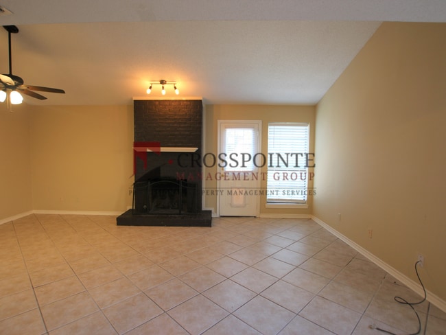 Building Photo - 2 Bedroom 2.5 Bath Townhome, Tyler TX!