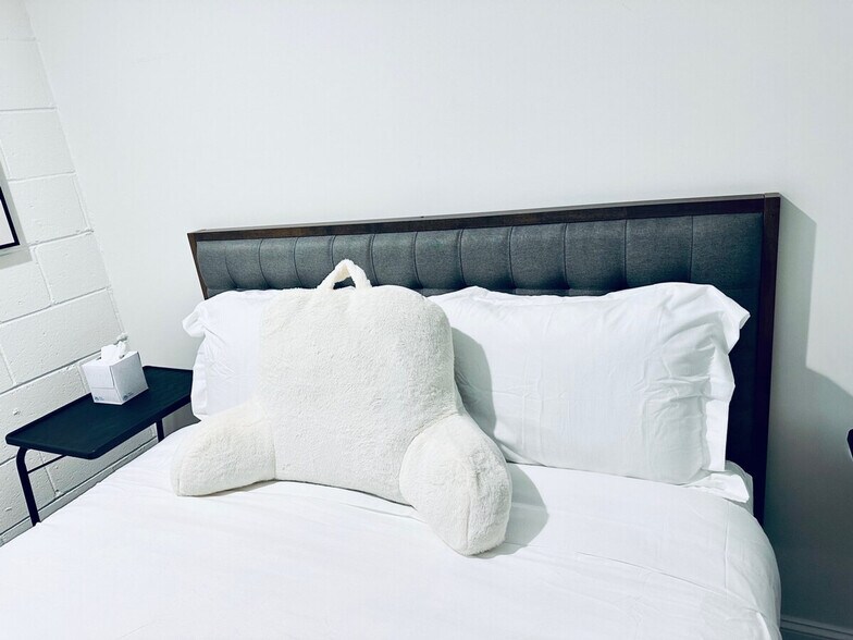 Building Photo - 107 David St