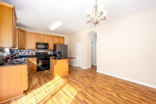 Building Photo - Liberty Square Townhouse with Upgrades!