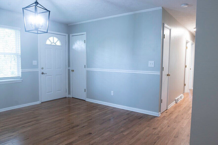 Building Photo - 103 Robleigh Dr